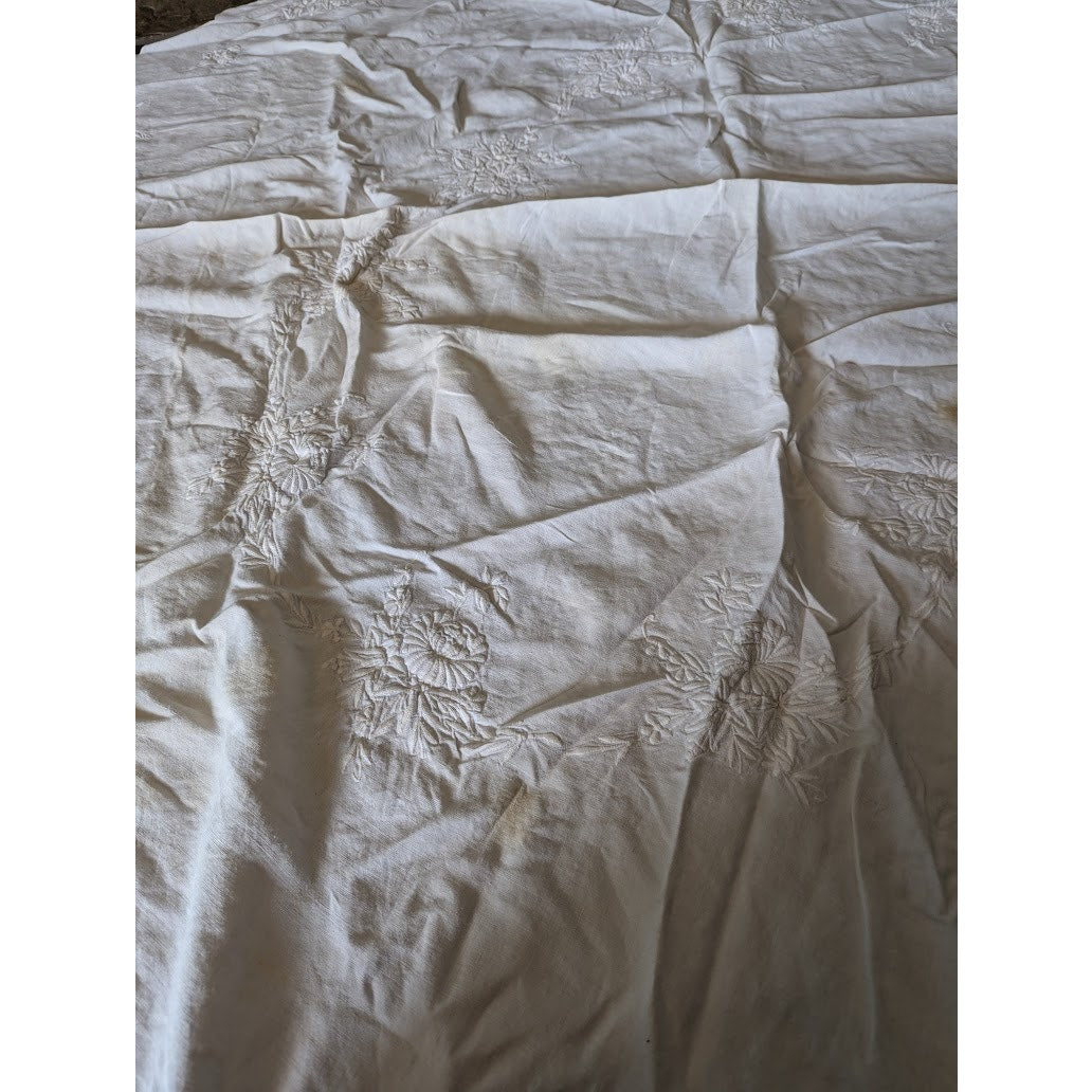 Oval linen Ivory vintage Tablecloth finish scallop edge Floral Raised Embroidery