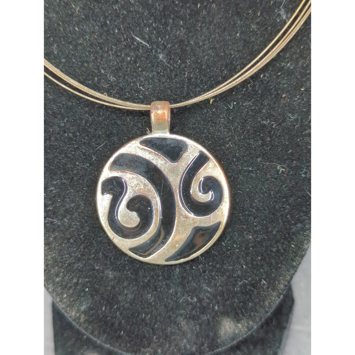 Vintage Gold Tone Swirl Round Medallion Pendant Omega Chain Necklace Mid-Century