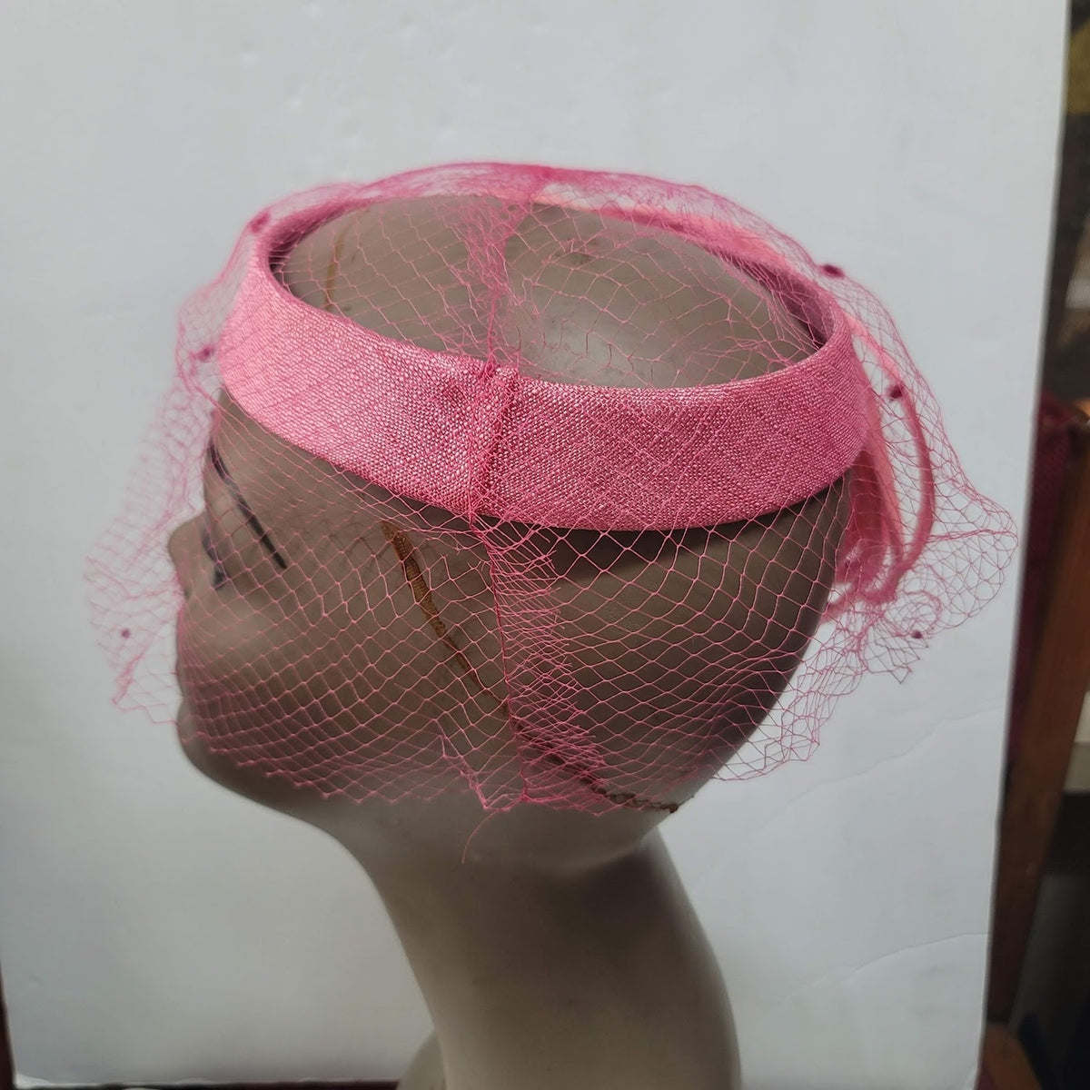 VINTAGE Pink Hat Net Veil Bird feather 7" union label Fascinator Wedding Races