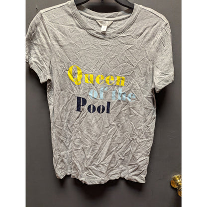 1901 Gray "Queen of the Pool" Graphic Short Sleeve T-Shirt Size Medium
