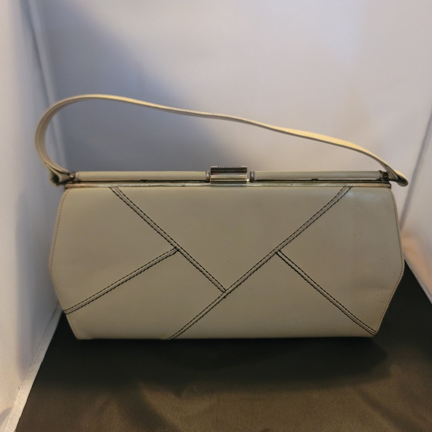 Vintage Mel-Bourne Paris Beige Faux Leather Geometric Top Handle Clutch Handbag