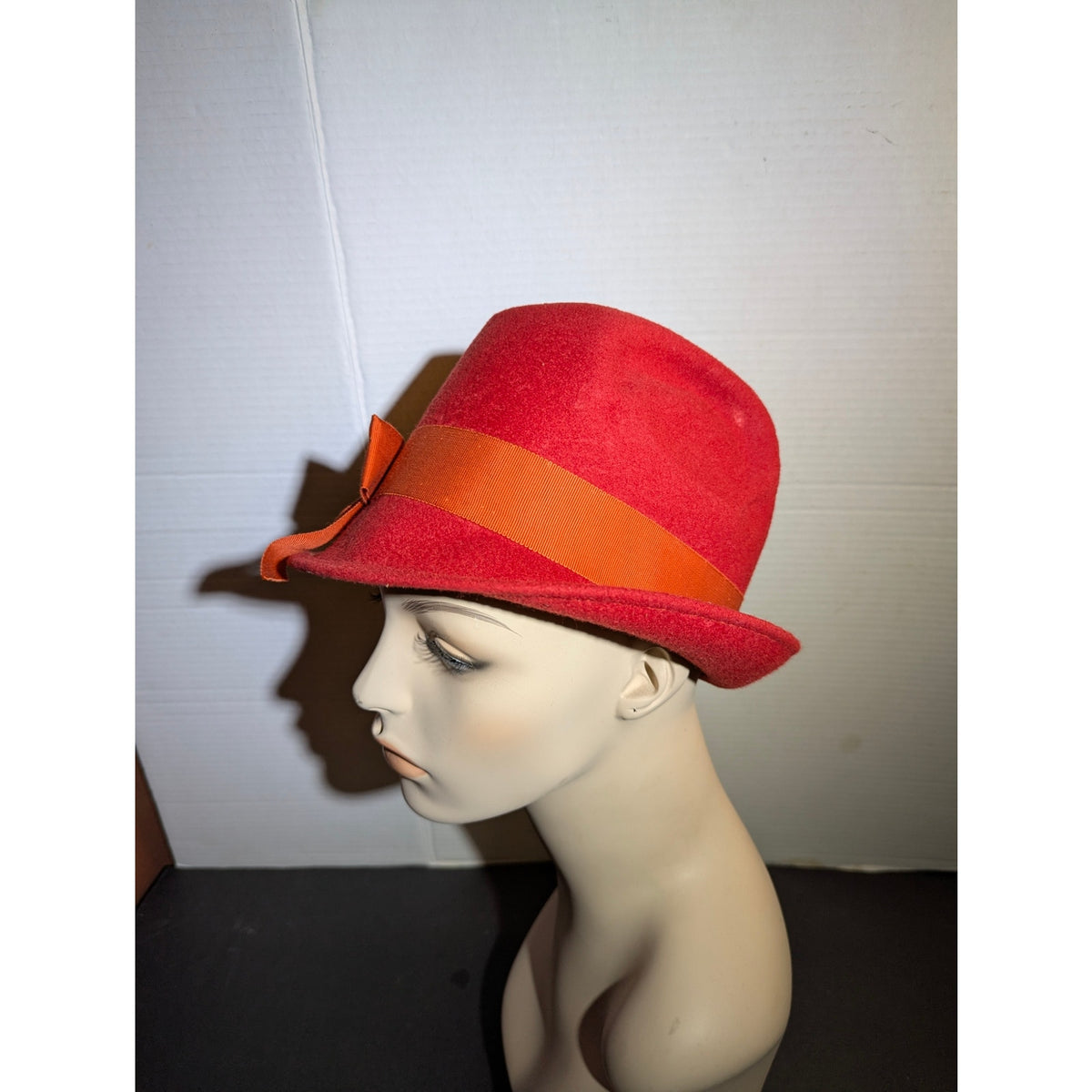 Vintage 50s Red Fur Felt Cloche Hat Orange Ribbon Bow Mid-Century Mod Fedora