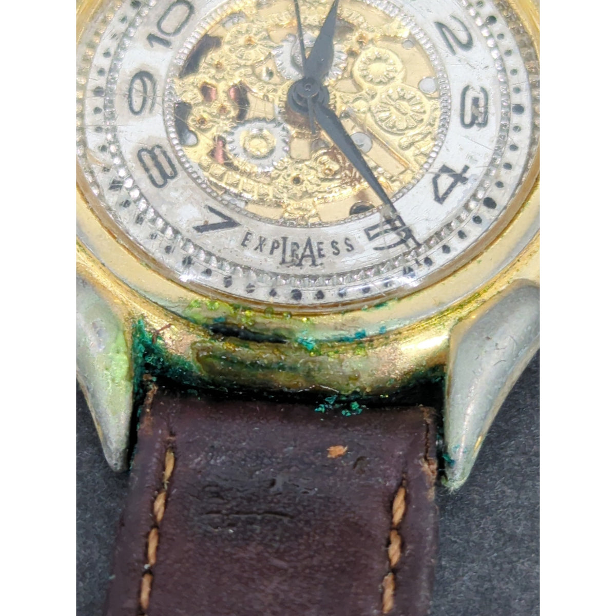 Vintage LA Express 33mm watch goldtone genuine leather watch Untested