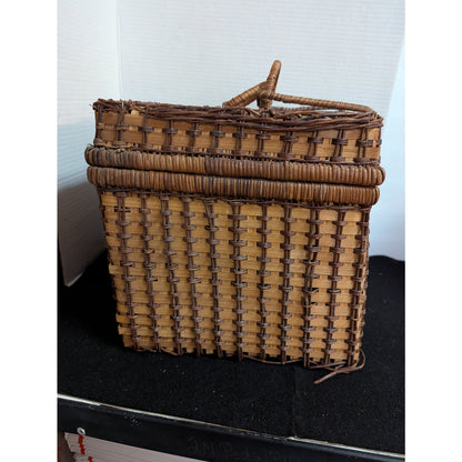 Vintage Woven Rattan Picnic Basket with Plastic Tableware Set