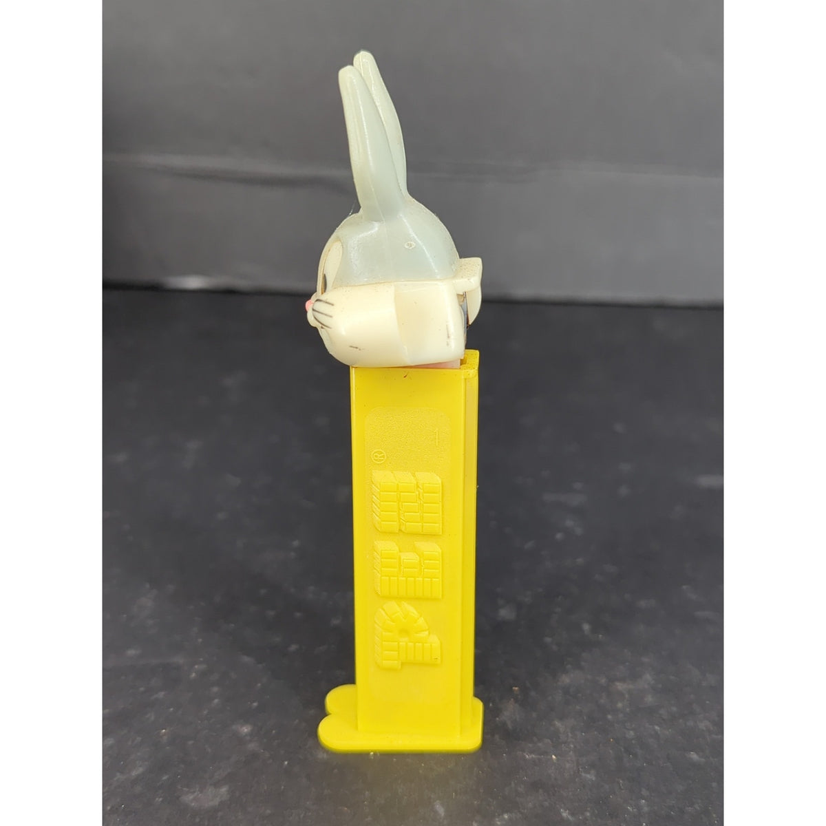 Vintage 1999 Bugs Bunny PEZ Dispenser Looney Tunes Yellow Stem Collectible