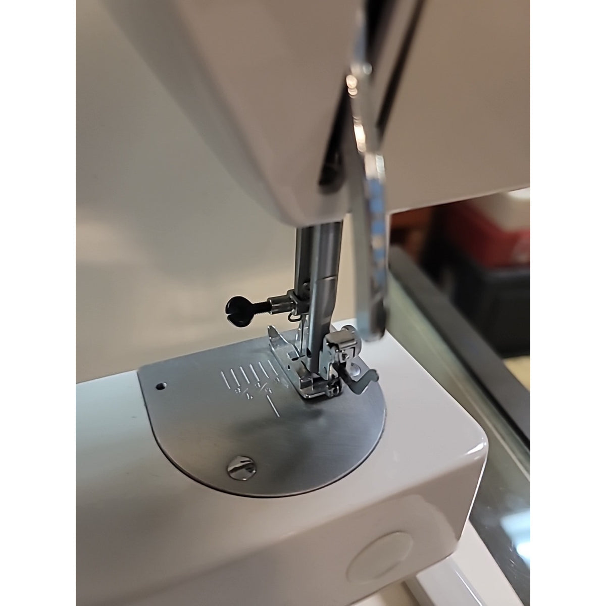 Vintage Necchi Model 537L Sewing Machine manual footpetal Arm WORKING Clean