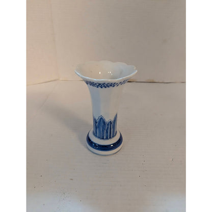 Vintage Blue and White Porcelain Flared Scalloped Trumpet Vase Thailand 6.25"