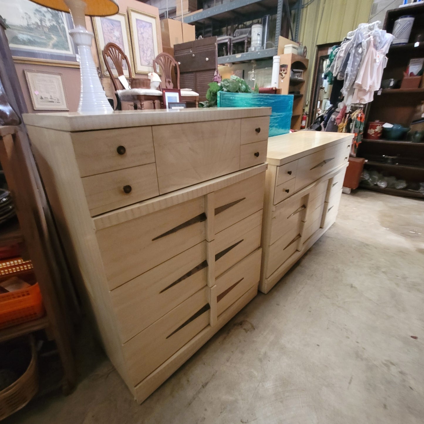 SECONDHAND SANDIES: 3 pc. Bedroom set Natural Vintage yellow. All wood. Perfect for Painting