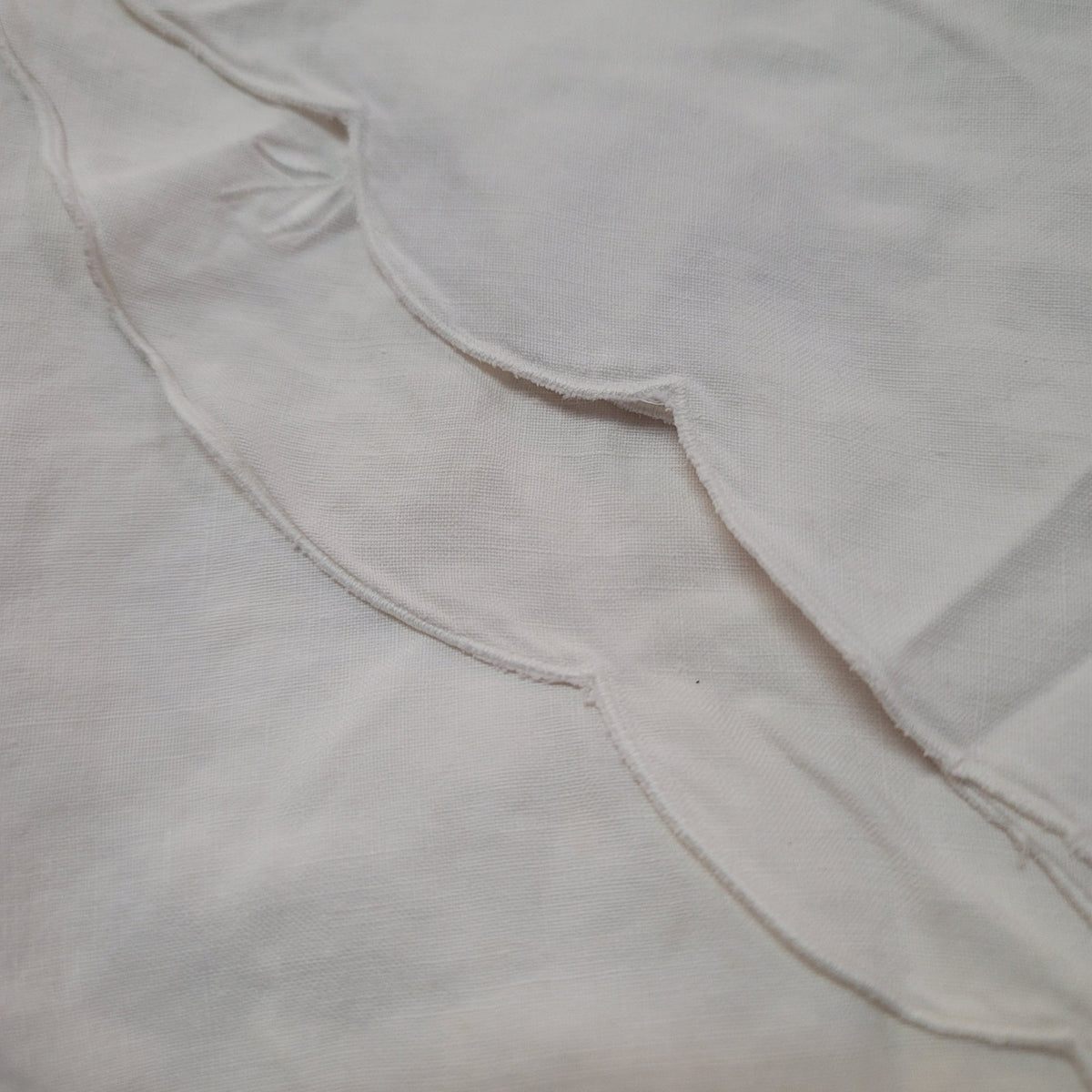 Oval linen Ivory vintage Tablecloth finish scallop edge Floral Raised Embroidery