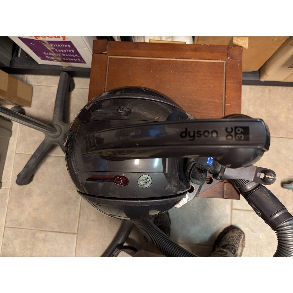 Dyson DC 39 Big Ball Canister Vacuum no attachments WORKS