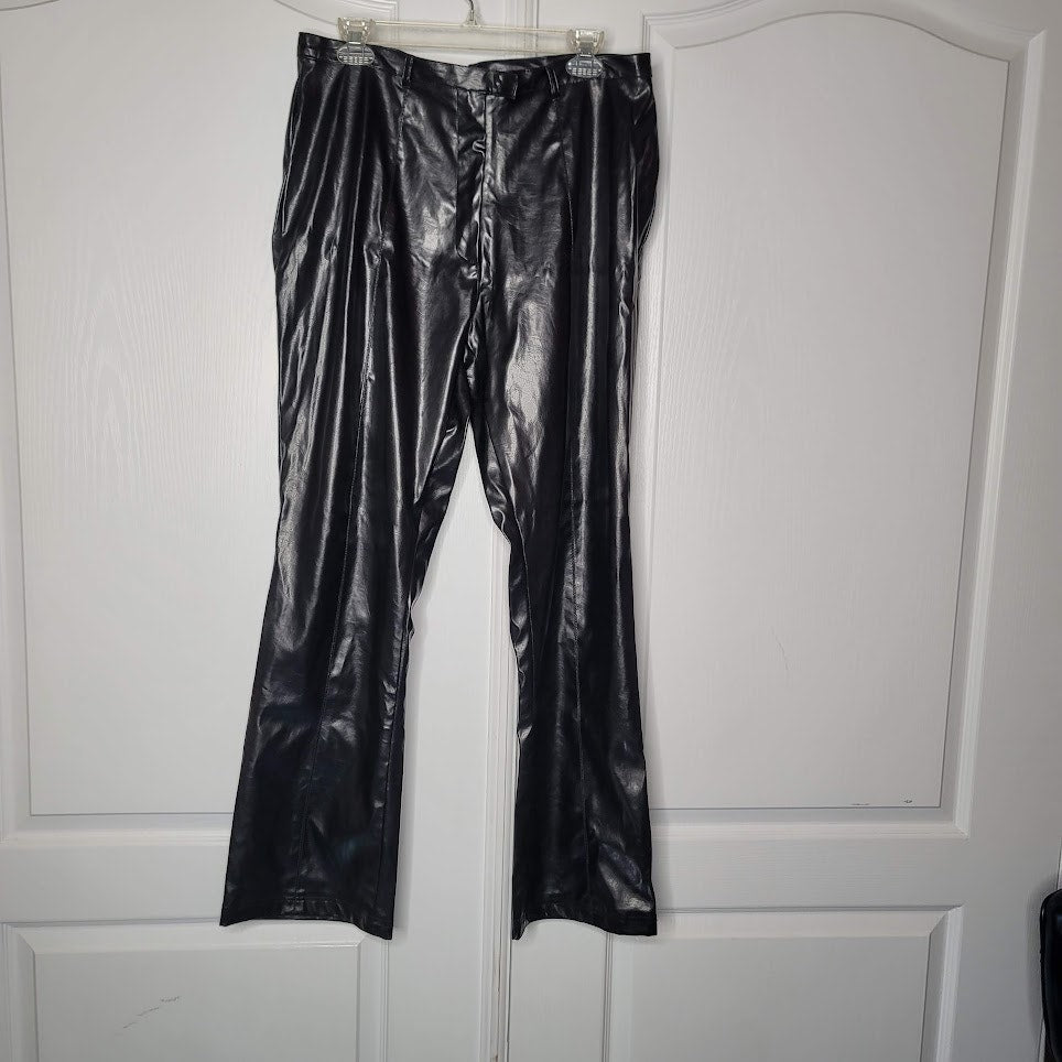 Outer Edge Womens Black Faux Leather Pants Size 15 / XL  PreOwned