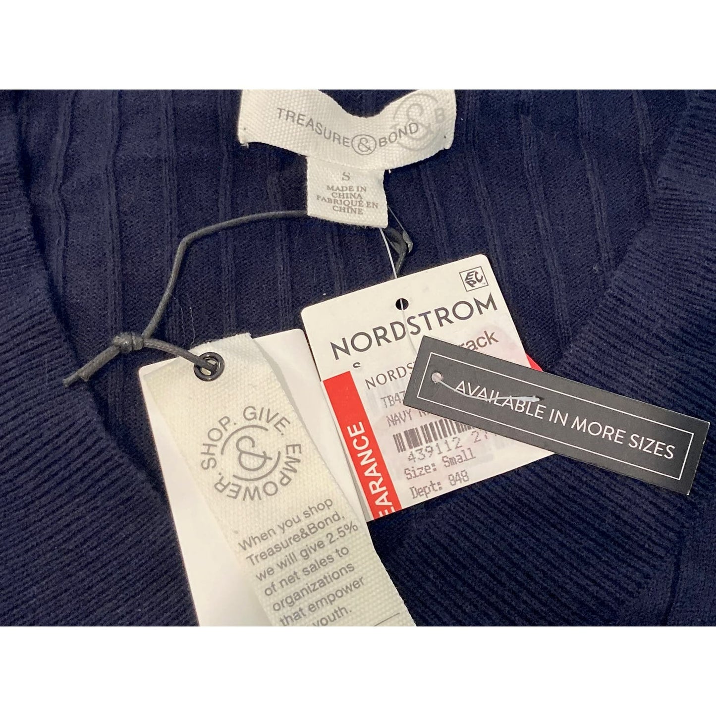 Treasure & Bond Silky Soft V-Neck Cashmere Blend Sweater Sz Small in Navy NWT