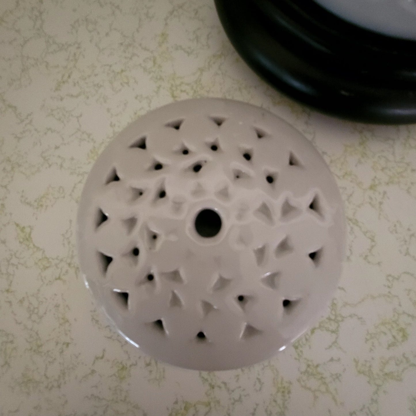 Chinoiserie Blanc de Chine pierce porcelain table lamp Black Base White Table