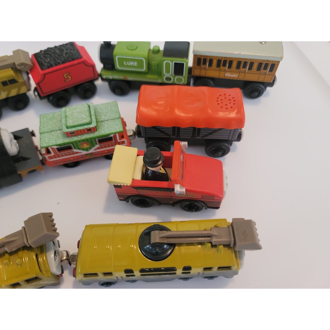Lot 10  Pre-owned Vintage Thomas & Friends Train Various Magnetic Wood Plastic