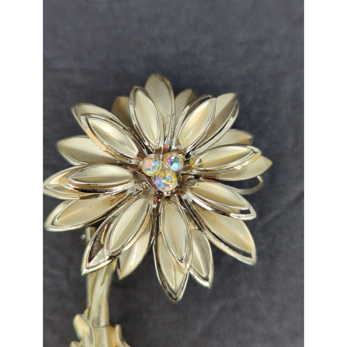 Vintage Gold Tone Layered Flower Floral Brooch Pin Mid-Century Glam Retro