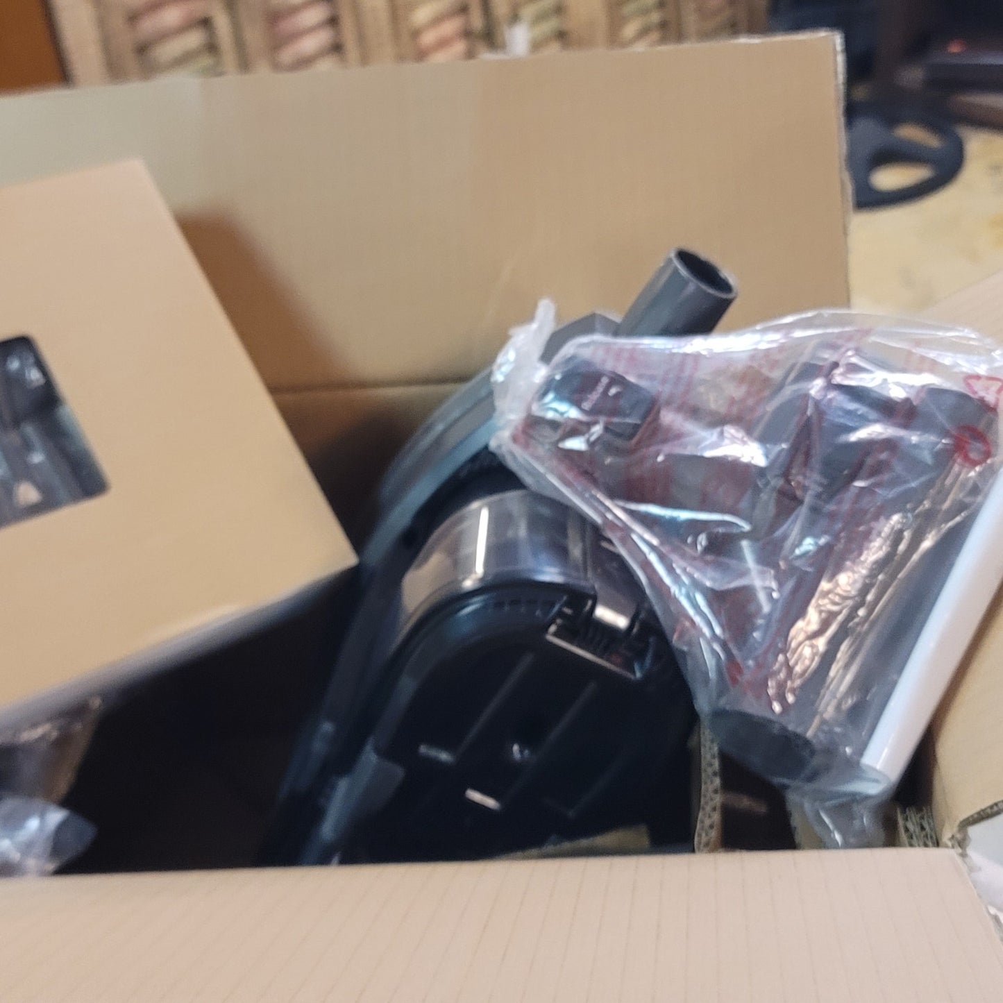 New Shark Rocket Corded Handheld Vacuum HV319QBK Black NIB High-Power
