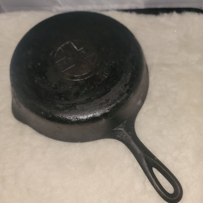 VINTAGE Griswold Cast Iron Skillet Small Logo Erie PA Size 6 Number 699