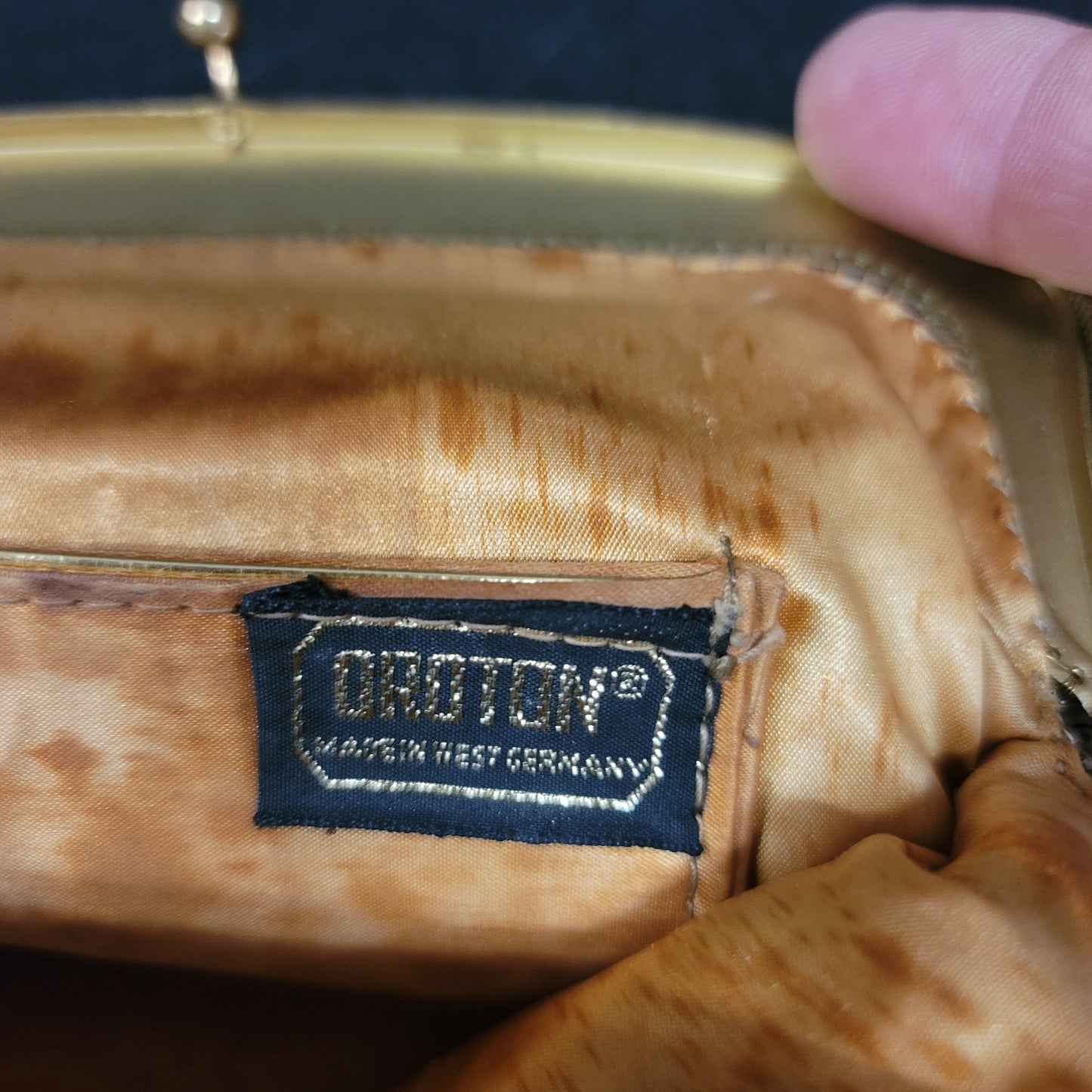 Vintage OROTON made Germany metal mesh purse handbag floral kiss clasp cream