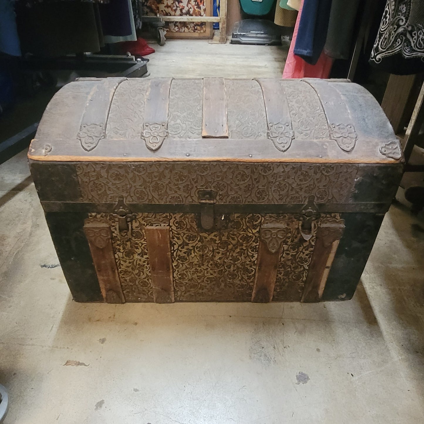 Secondhand Sandies Vintage Round top pirates trunk humpback treasure chest