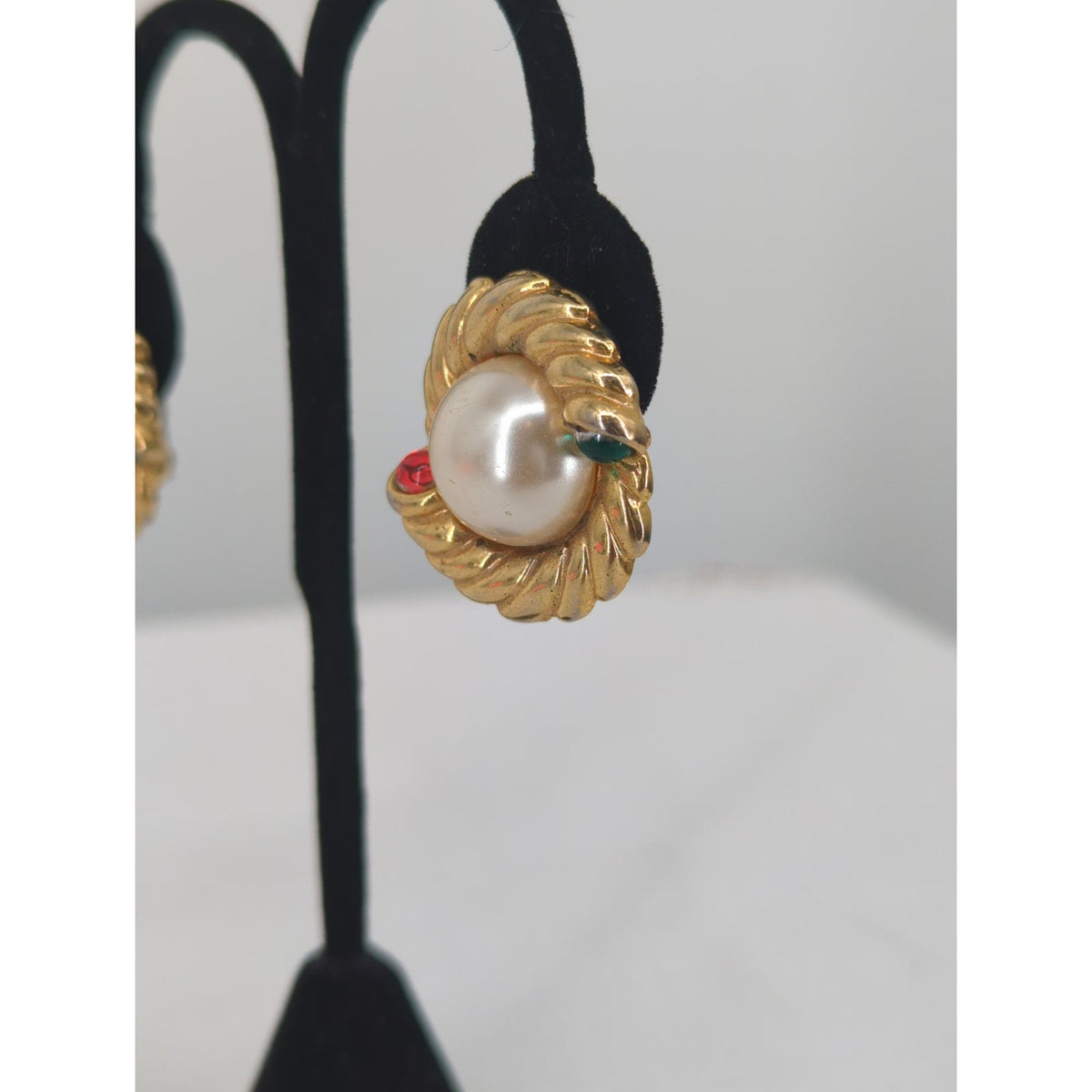 Vintage 80s Gold Twisted Knot Faux Pearl Red Green Rhinestone Clip On Earrings
