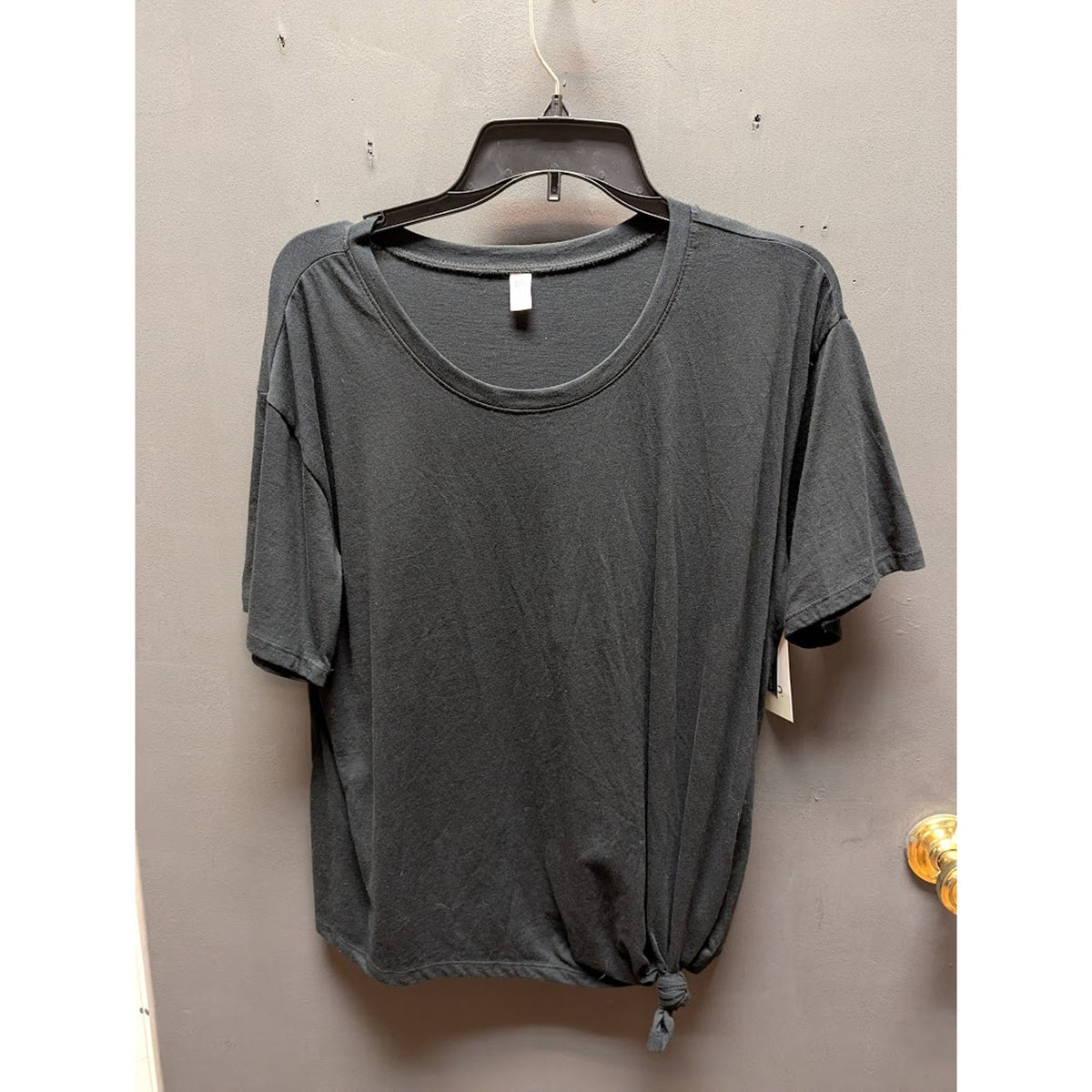 BP. Size MEDIUM black casual tee shirt t-shirt short sleeve Knotted detail NEW