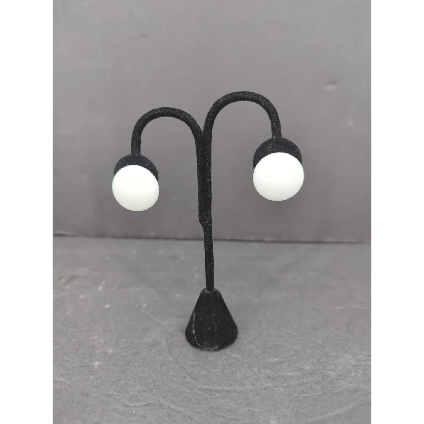 Vintage White Round Flat Disc Screw Back Earrings Retro Jewelry