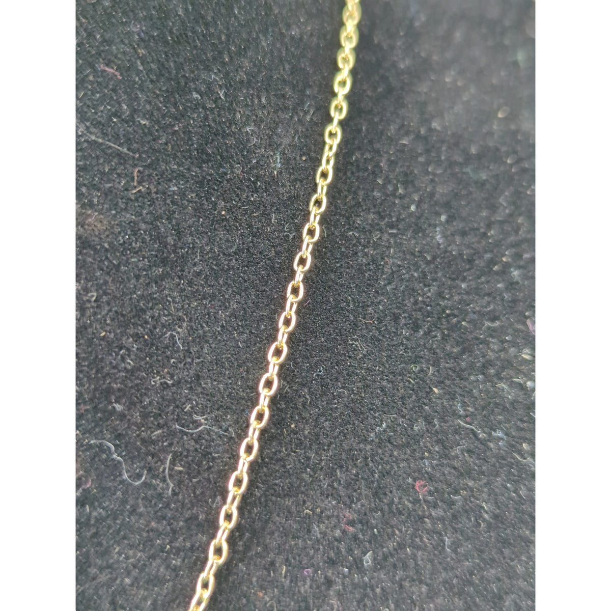 Vintage Gold Tone Openwork Tear Drop Pendant Necklace Delicate Chain Accent
