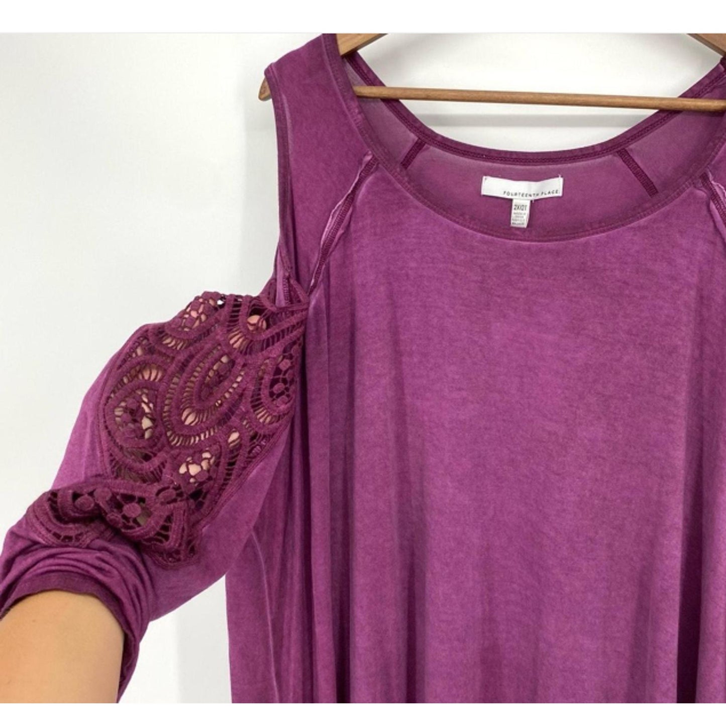 FOURTEENTH PLACE Cold Shoulder Tunic 2x Purple Lacey detail on Arm  Plus Size