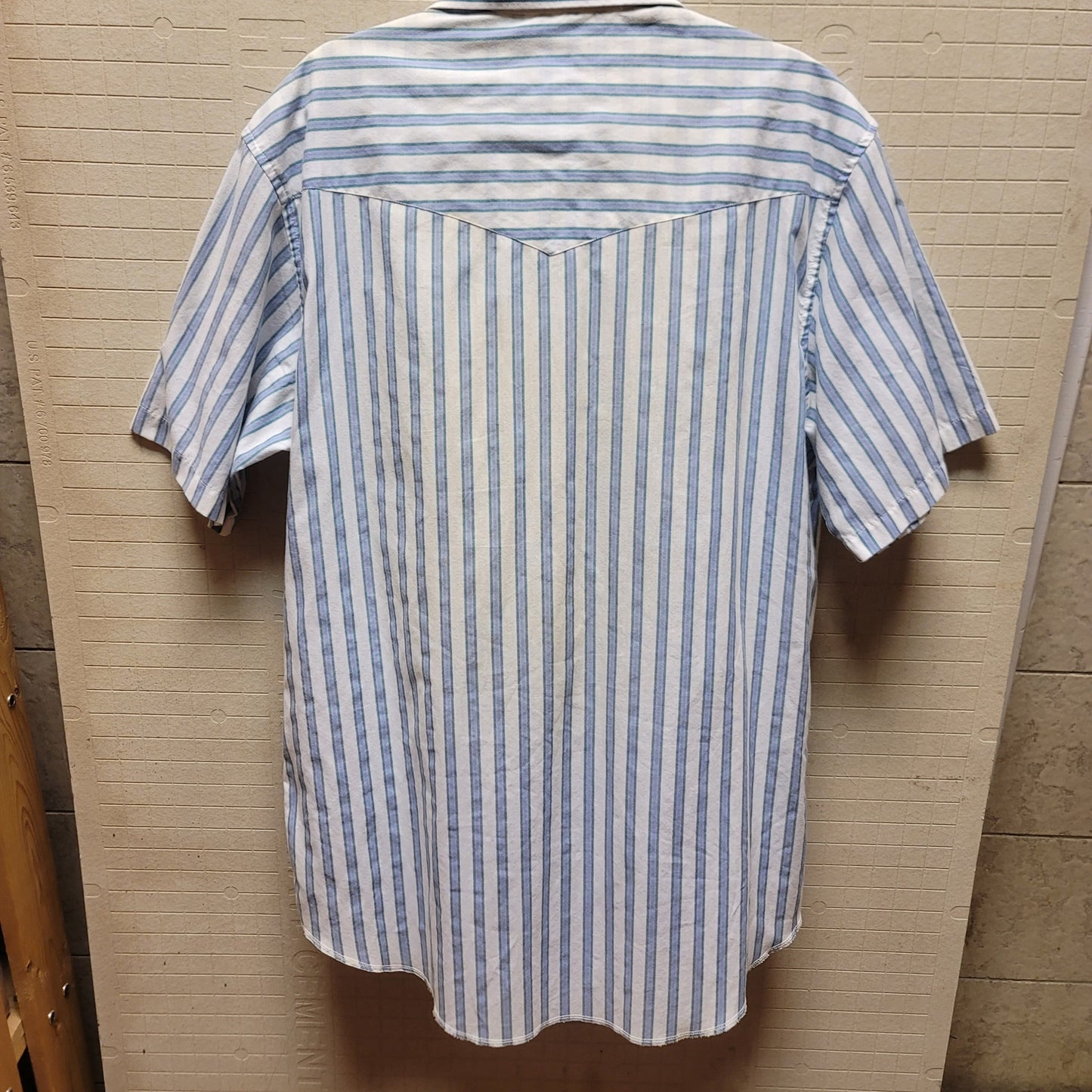 Wrangler pearl snap shirt blue white short sleeve Mens shirt Size 16 1/2 tall