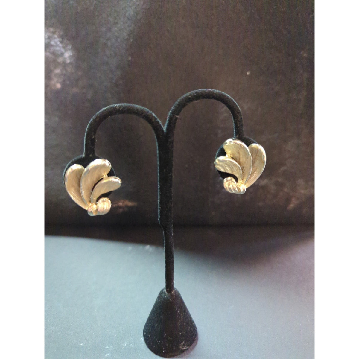 Vintage LISNER Silver Tone Floral Clip-On Earrings Sculptural Mid-Century Style