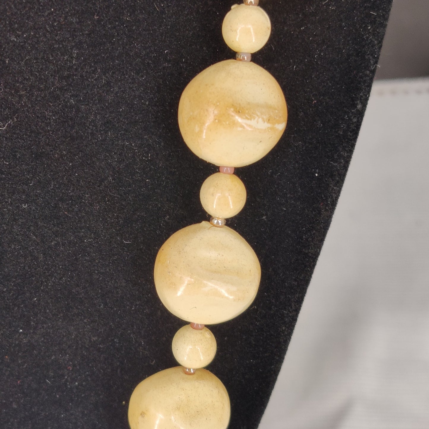 Vintage Mid Century Cream Marbled Disc Statement Necklace 16 Inch