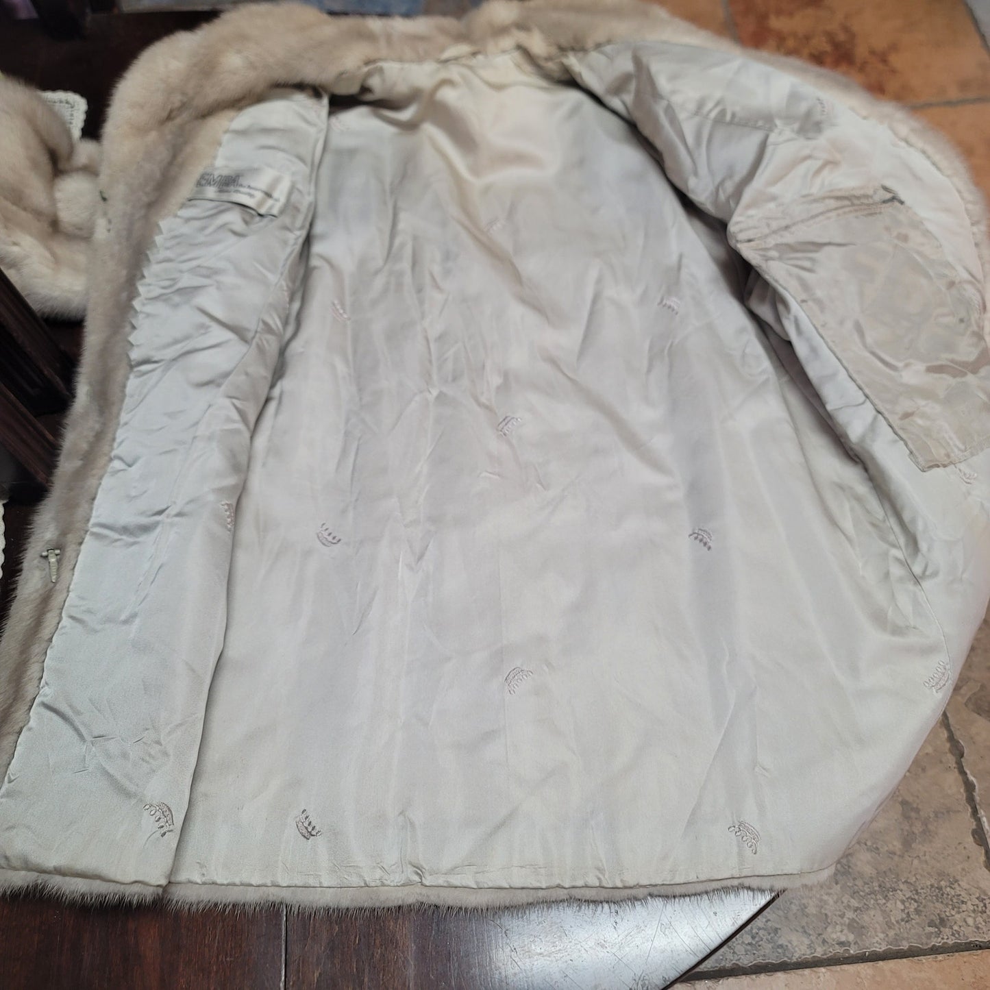 Emba VINTAGE white cream Jacket MINK Coat HOOK closure 1980s Lined Pockets