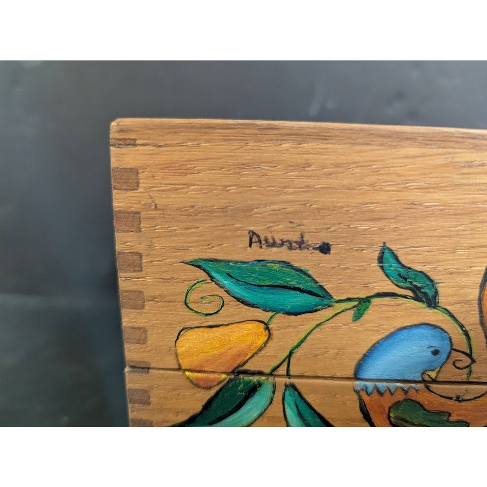 Vintage wood recipe box 7" x 4.5" x 5.5" dove tail construction Birds Folk Art