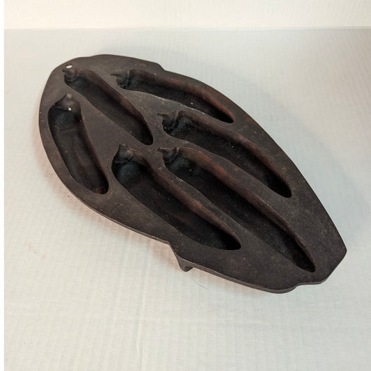 Vintage Lodge Cast Iron Jalapeño Cornstick Pan 6CP2 7-Slot Muffin Mold Pone