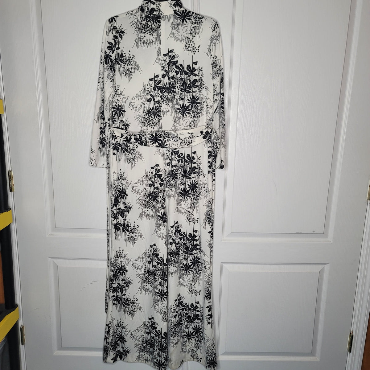 Vintage blackwhite polyester Jumpsuit LARGE Long Sleeve Obi Belt Full Zip Floral