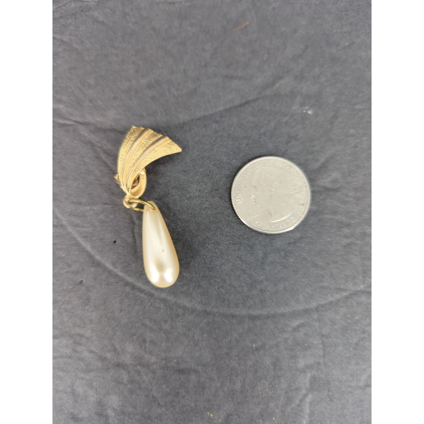 Vintage Faux Pearl Teardrop Drop Clip On Earrings Gold Tone Retro Glam 1980s