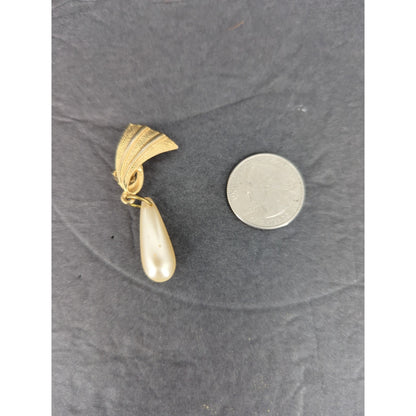 Vintage Faux Pearl Teardrop Drop Clip On Earrings Gold Tone Retro Glam 1980s