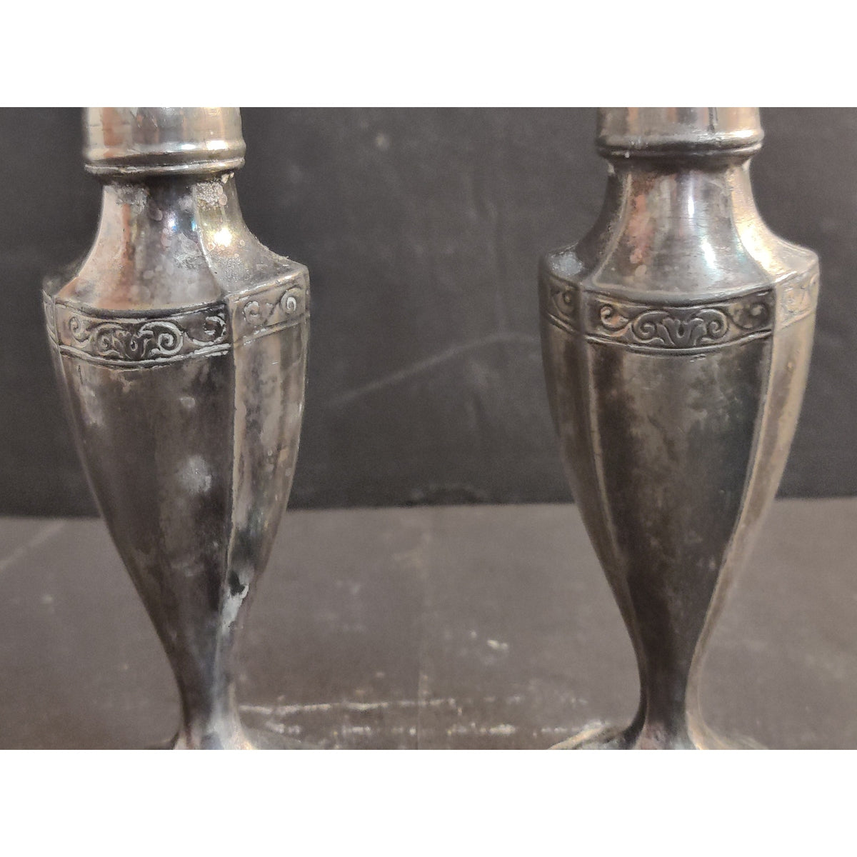 Vintage Peerless Silver Co. Salt And Pepper Shakers Metal Art Deco Pair