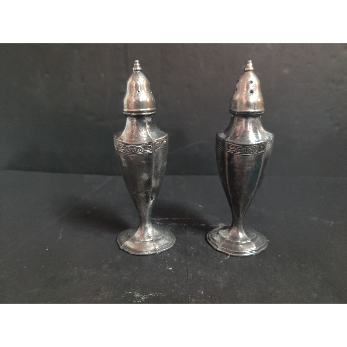 Vintage Peerless Silver Co. Salt And Pepper Shakers Metal Art Deco Pair