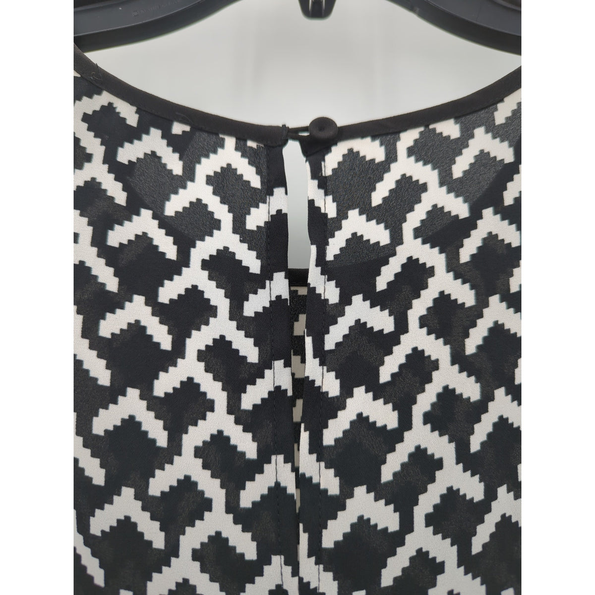 The Limited Black & White Geometric Split Back Tunic Tank Top Small