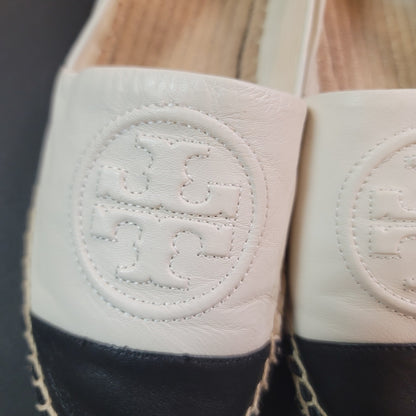 Tory Burch Size 7 black cream leather espadrilles Style 74075 Winton Flats CLASS