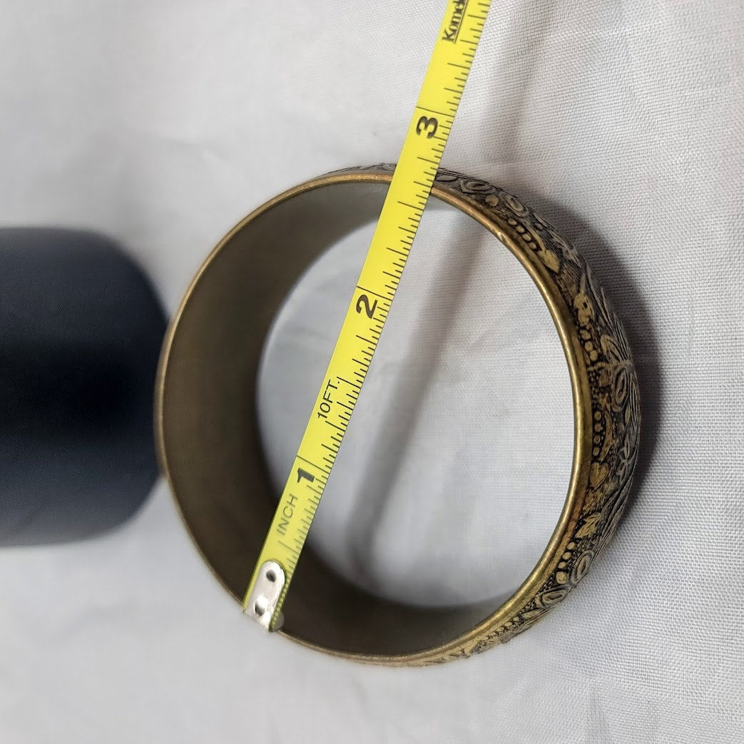 Artisan Brass medallion bangle bracelet chunky 80s METAL floral ENGRAVED