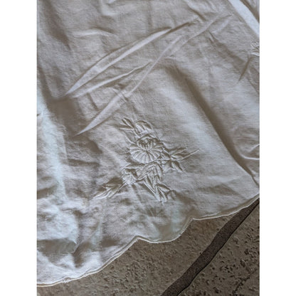 Oval linen Ivory vintage Tablecloth finish scallop edge Floral Raised Embroidery