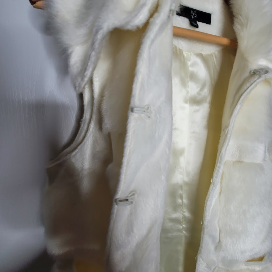 RLZ Faux Fur Sleeveless Vest Large Plush Front Pockets