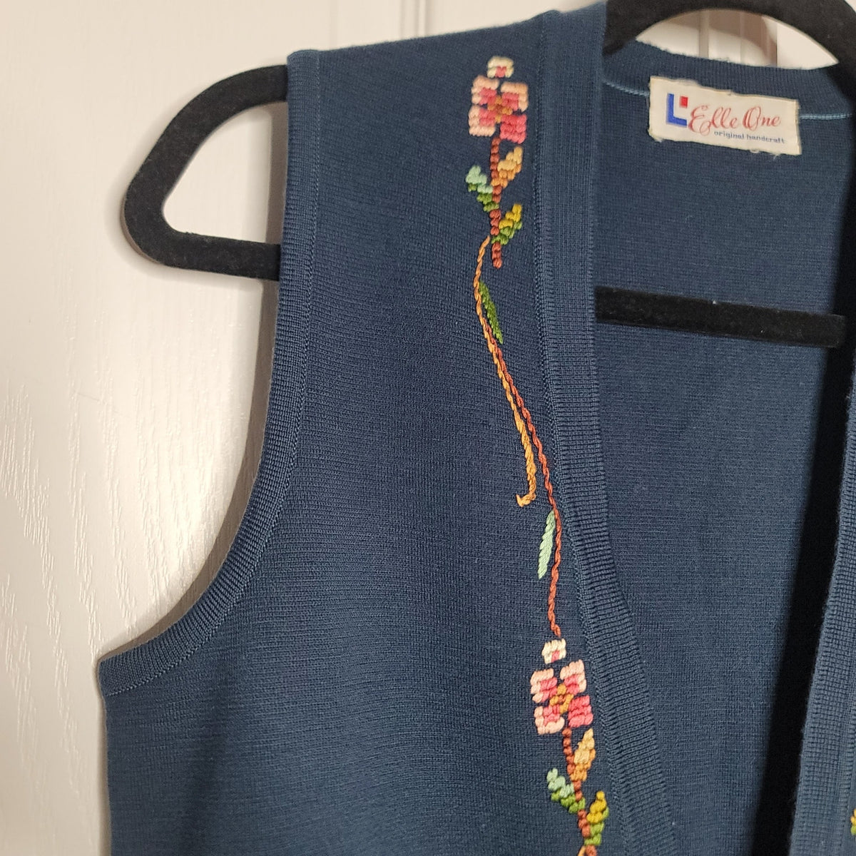 Vintage Sleeveless vest handmade embroidery metal clasp pockets blue large kNIT