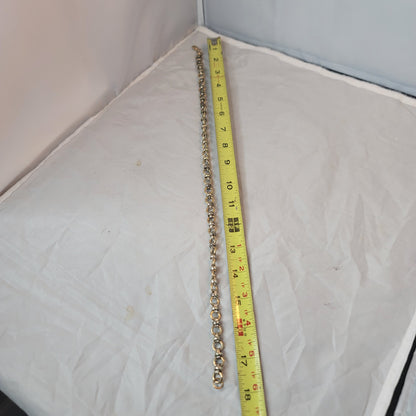Silvertone chain necklace Hoop and claw clasp Vintage 18" overall length