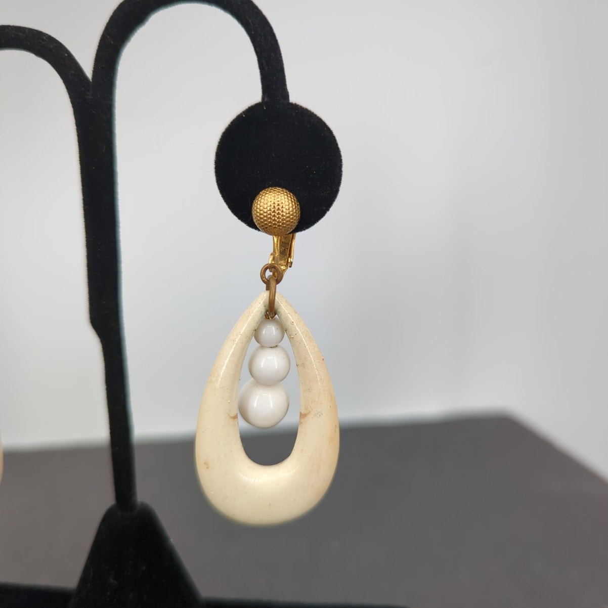 Vintage Carol Dauplaise Cream Enamel & Pearl Teardrop Clip On Earrings