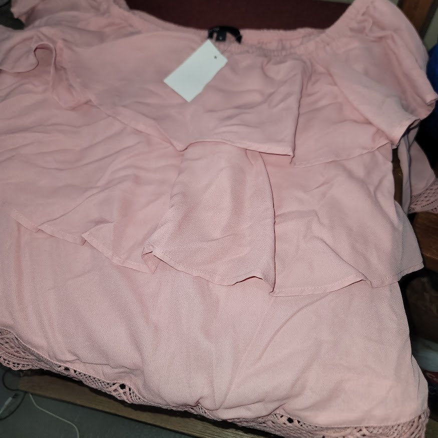 Gibson Size Small Pink Blouse Top Flounce Tiered Embroidery Lace Detail