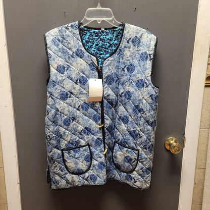 NEW Reversible quilted Womens Vest Size 48 XL Floral Batik Pockets Barrel button
