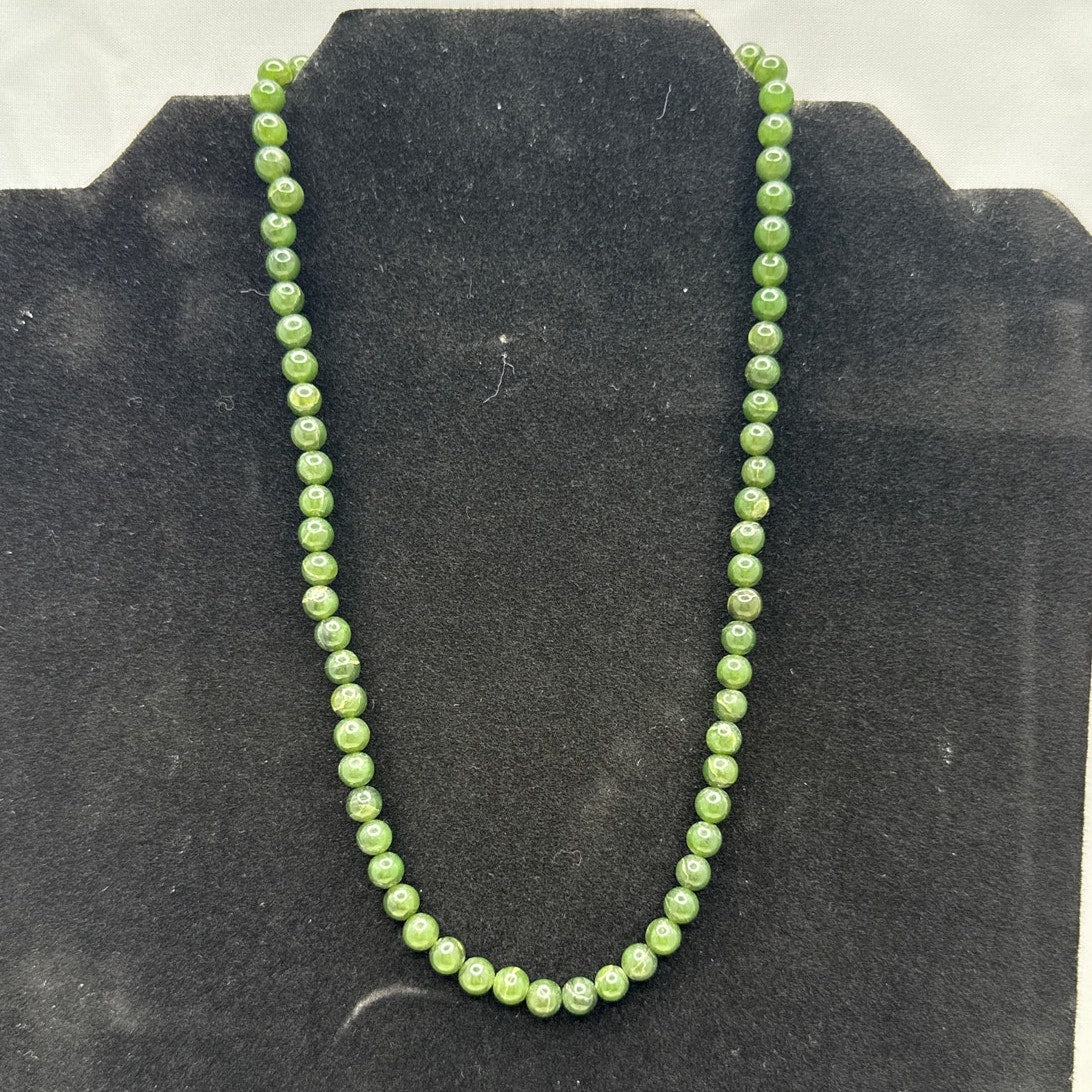 Vintage Apple Green Peking Glass Style Bead Necklace 18 Inch